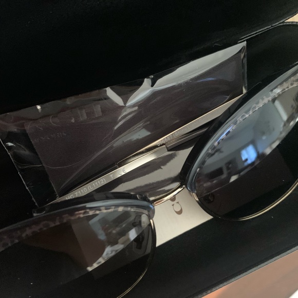 New coach sunglasses - Picture 7 of 8